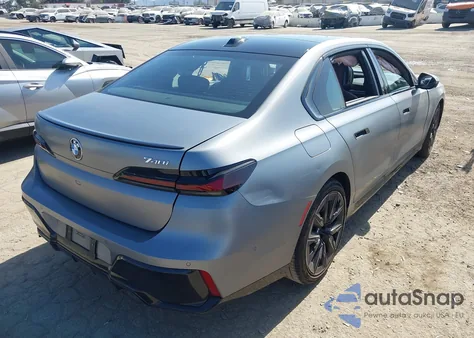 2025 BMW 740I z USA, uszkodzony, nr VIN WBA23EH00SCV55241